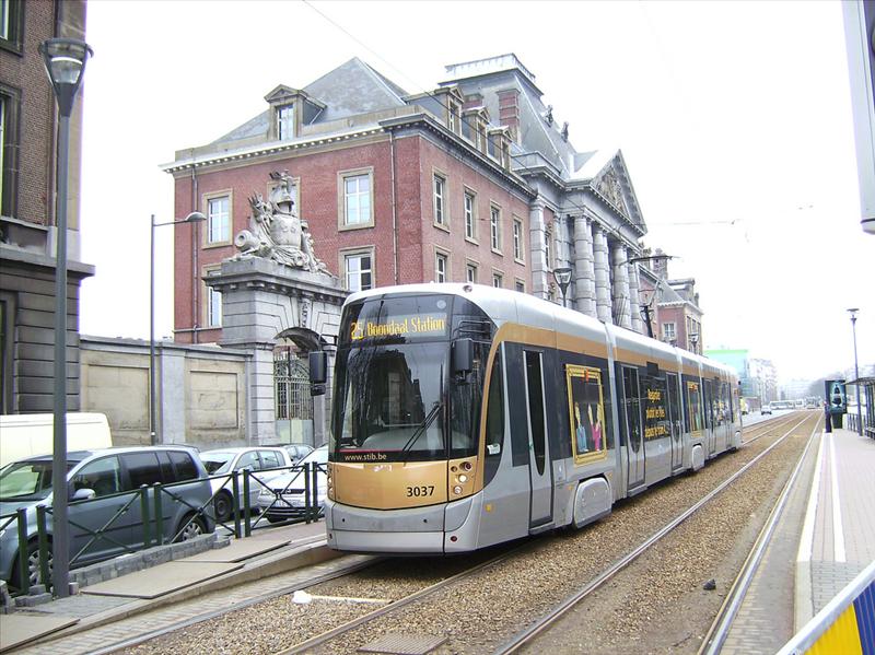 How to get to Media Markt in Oostende by Light Rail, Bus or Train?