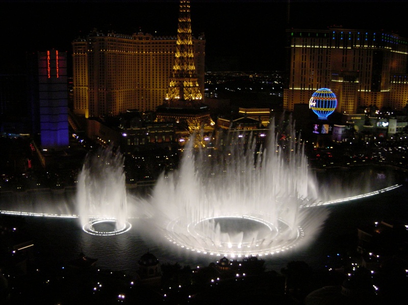 File:The hotel Paris Las Vegas as seen from the hotel The Bellagio.jpg -  Wikipedia